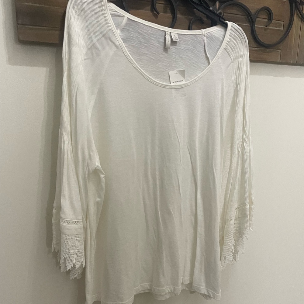 Woman’s Cream Top - Picture 2 of 3